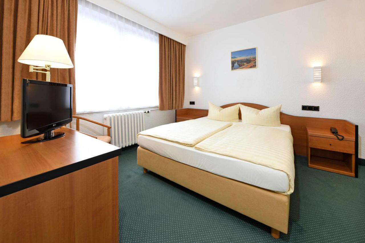 Lat Hotel & Apartmenthaus Berlin Eisenhuttenstadt Bagian luar foto