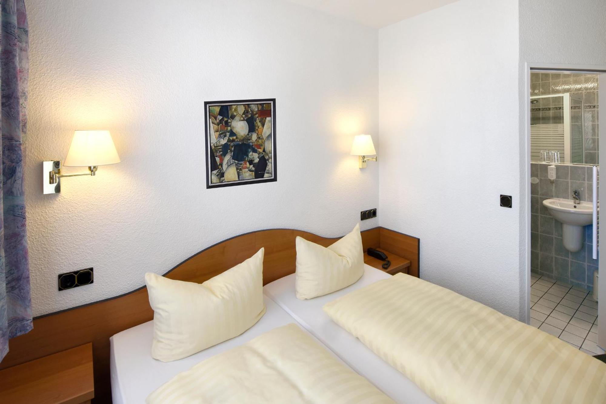 Lat Hotel & Apartmenthaus Berlin Eisenhuttenstadt Bagian luar foto